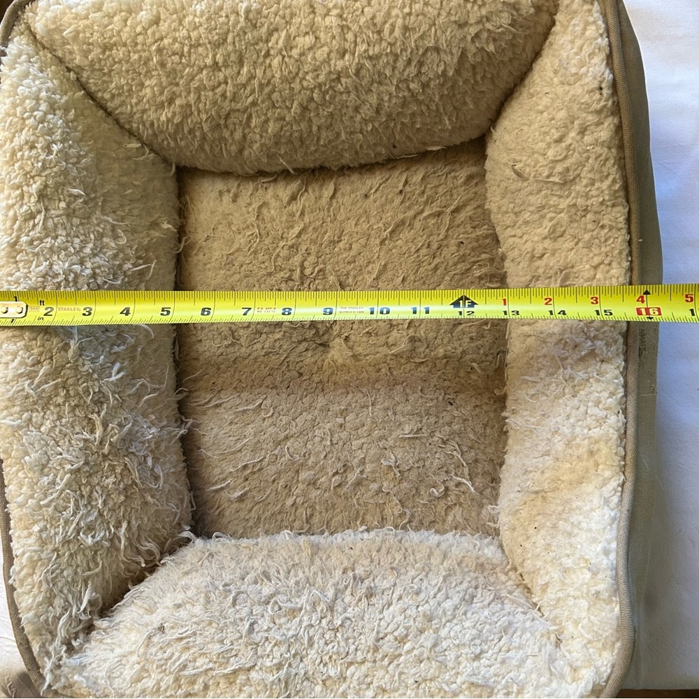 Cozy Pet Bed - Picture 3 of 7